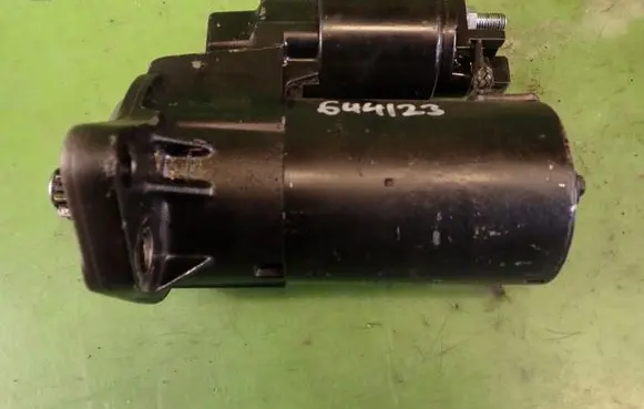 Skoda Octavia Mk1 (1U) Starter motor 1005821878
