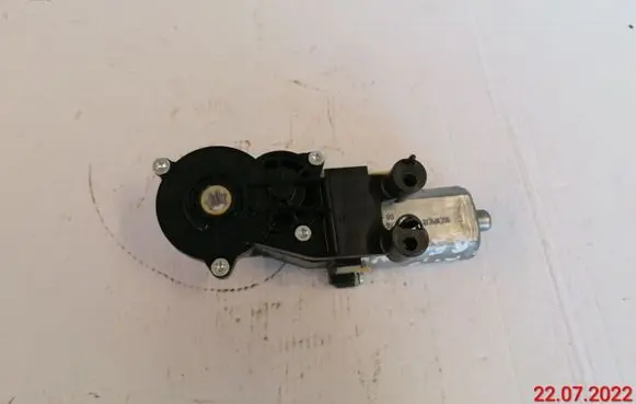 Mercedes-Benz E W211 Seat adjustment motor 0390203002