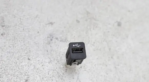 BMW X1 E84 USB socket connector 9237656 84109237656