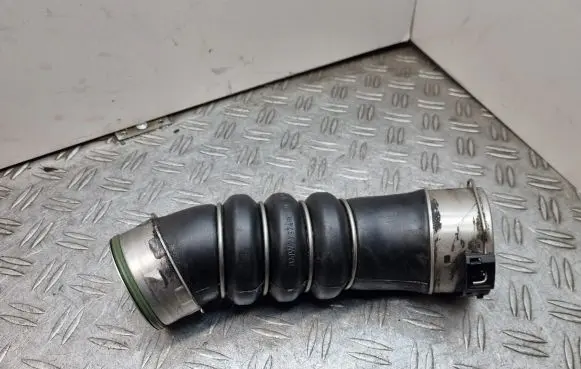 BMW 1 E81 E87 Intercooler hose/pipe 7797480 11279410