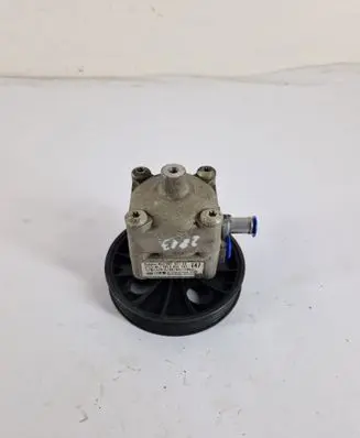 Volvo V70 Power steering pump 30741122