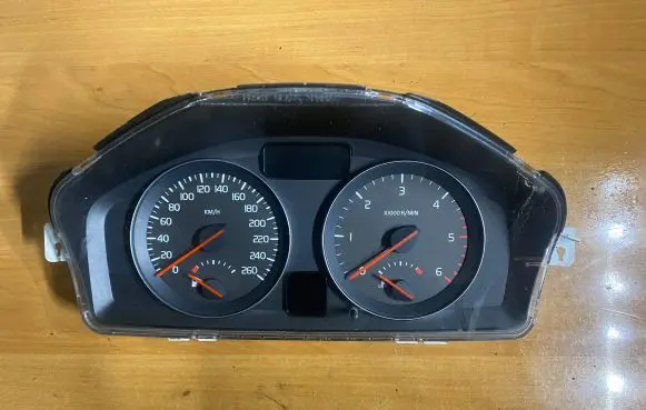 Volvo V50 Speedometer (instrument cluster) 36002714 31296228 69199420T