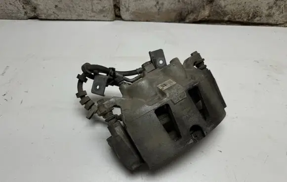 Chrysler Pacifica Front brake caliper 17986801