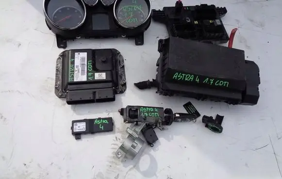 Opel Astra J Engine control unit/module ECU 55575315