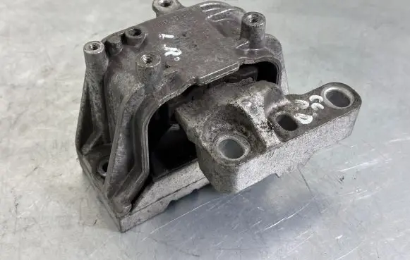 Volkswagen PASSAT CC Engine mount bracket 1K0199262CR
