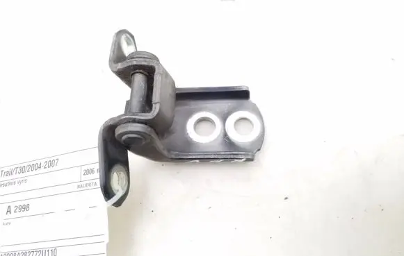 Nissan X-Trail T30 Front door upper hinge