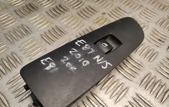 BMW 1 E81 E87 Electric window control switch 9163001
