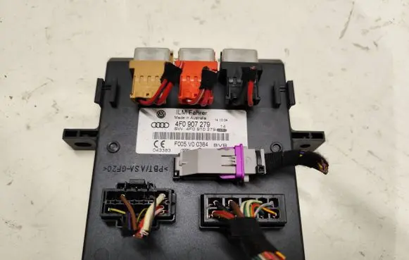 Audi A6 S6 C6 4F Comfort/convenience module 4F0907279 F005V00384 4F0910279