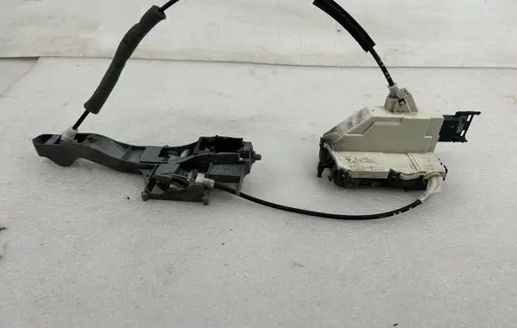 Citroen C5 Front door lock PSA574387 A01777 0462