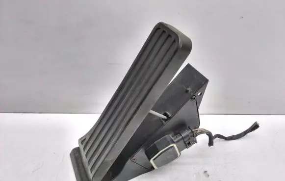 Mercedes-Benz E A207 Accelerator throttle pedal A2043000004
