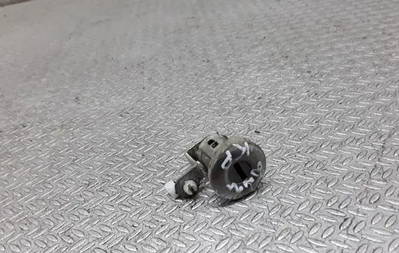 Suzuki Grand Vitara I Front door lock (next to the handle) 