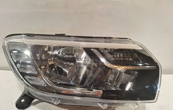 Dacia Sandero Headlight/headlamp 260103529R