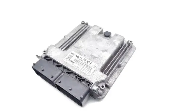Volkswagen PASSAT B8 Engine control unit/module 04L907309R 0281031066