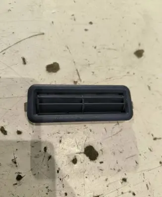 Chevrolet Suburban Air vent grill in roof 15675658 Z21061