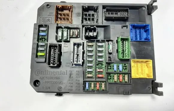 Citroen C4 II Fuse module 9665547480