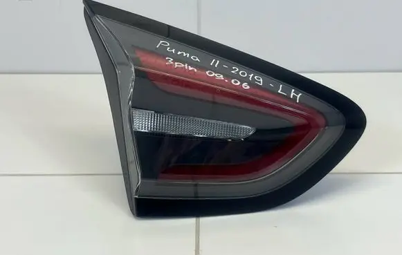 Tailgate rear/tail lights