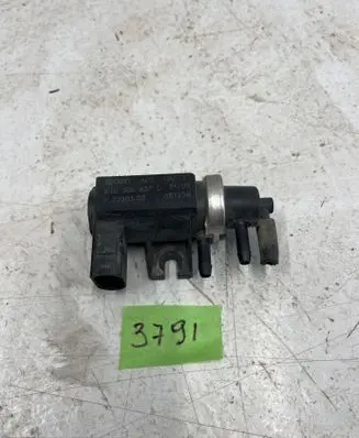 Volkswagen Transporter - Caravelle T5 Turbo solenoid valve 1J0906627C 05T236 72290303