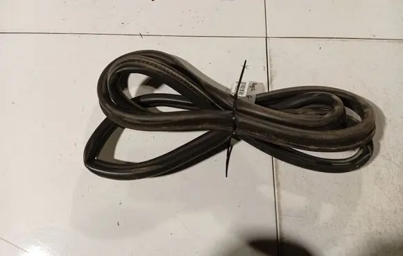 Audi A4 S4 B5 8D Trunk rubber seal (body) 
