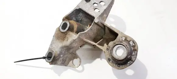 Audi A4 S4 B7 8E 8H Engine mounting bracket 8e0199351