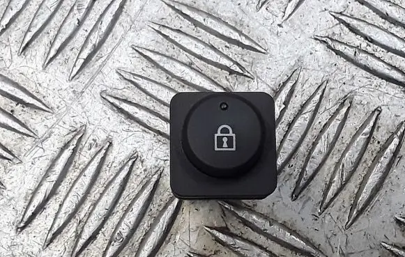 Opel Crossland X Central locking switch button YP00033577