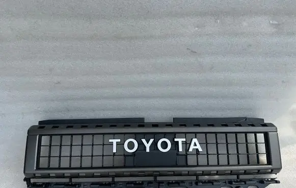 Toyota Land Cruiser J250 Front bumper upper radiator grill 53111