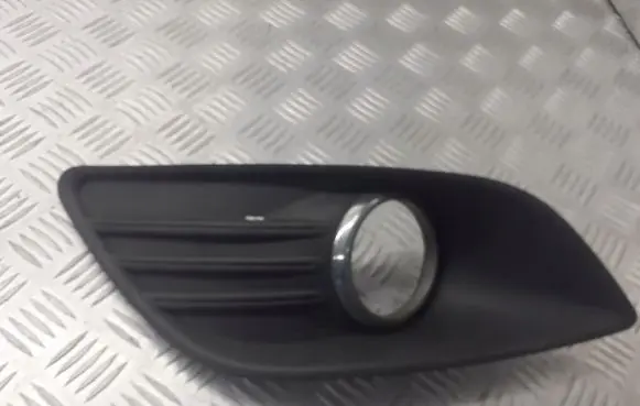Ford Focus Front bumper lower grill 8M51-19953