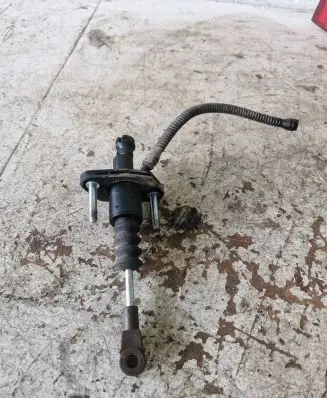 Clutch slave cylinder