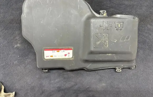 Peugeot 508 Fuse box cover 9687925880