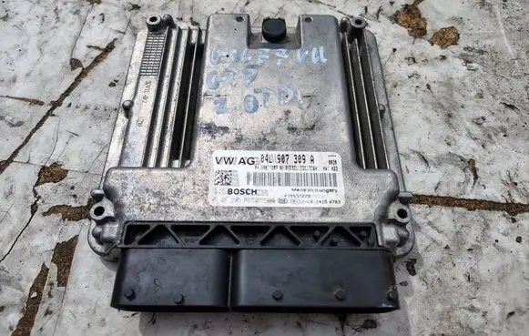 Volkswagen Golf VII Engine control unit/module 04L907309A