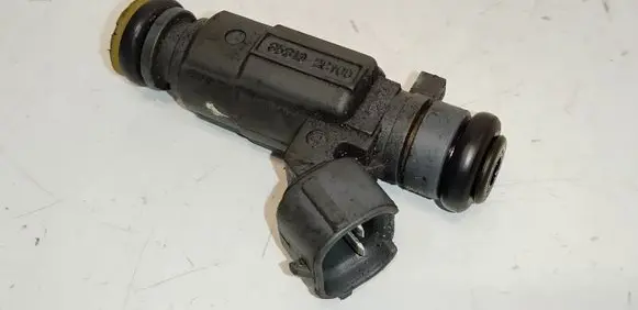 Hyundai Genesis Fuel injector 353102C100