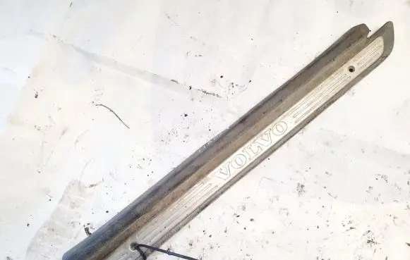 Front sill trim cover