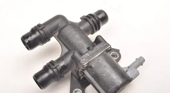 Citroen DS3 Coolant heater control valve 9829266280