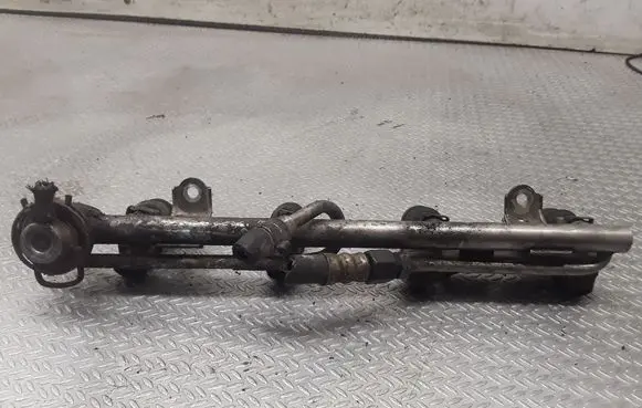 Audi A4 S4 B5 8D Fuel injectors set 058133681