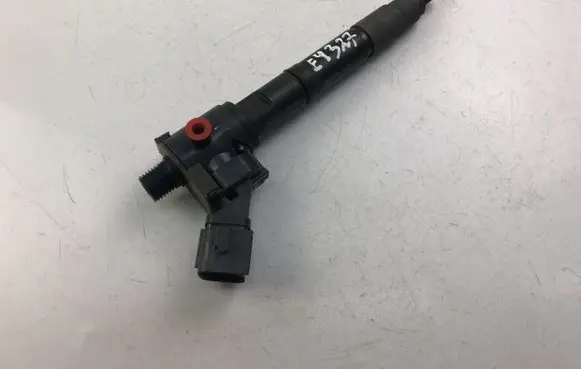 Volvo V70 Fuel injector 31405404