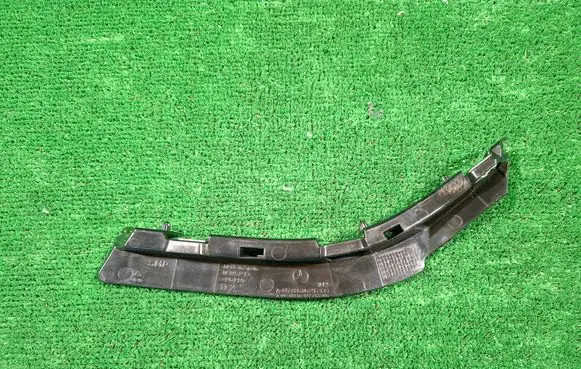 Mercedes-Benz V Class W447 Front bumper mounting bracket A4478850521