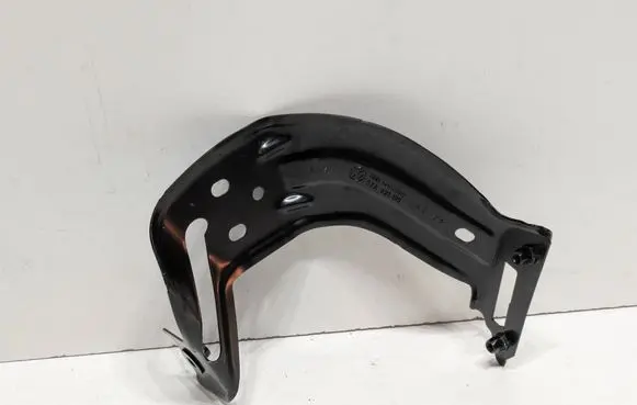 Volkswagen Touran III Fender mounting bracket 5TA821135