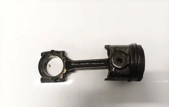 Nissan X-Trail T30 Piston with connecting rod