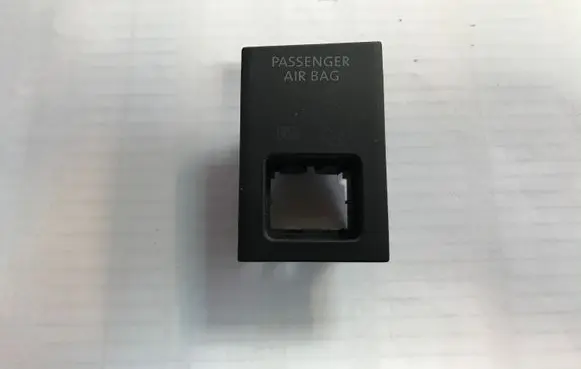 Passenger airbag on/off switch