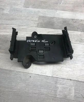 Other engine bay part