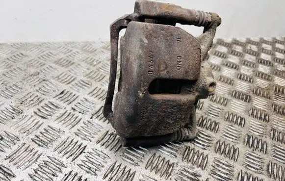 Volkswagen PASSAT B8 Front brake caliper 