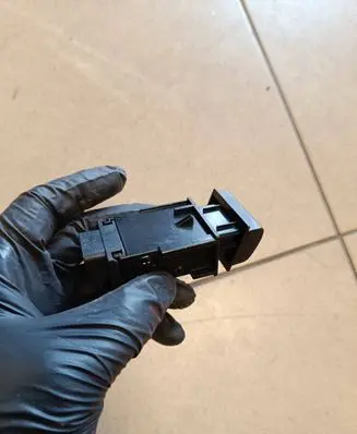Toyota Avensis T220 Windscreen/window heater switch 156962