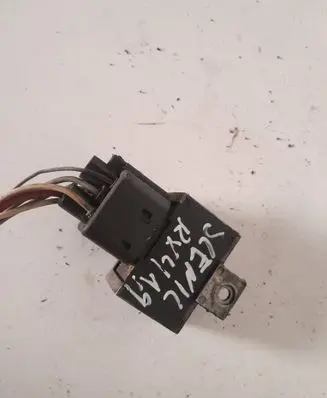 Renault Scenic RX Glow plug pre-heat relay 7700115078