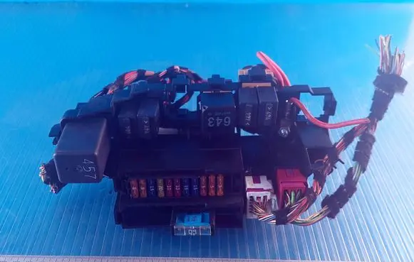 Audi A4 S4 B8 8K Fuse module 8K1937503