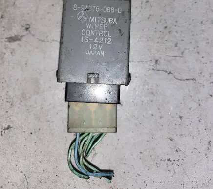 Opel Monterey Window wiper relay 8043760880