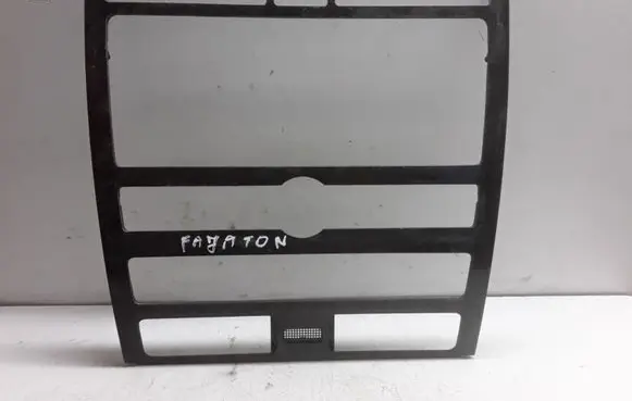 Volkswagen Phaeton Radio/GPS head unit trim 3D0035122A
