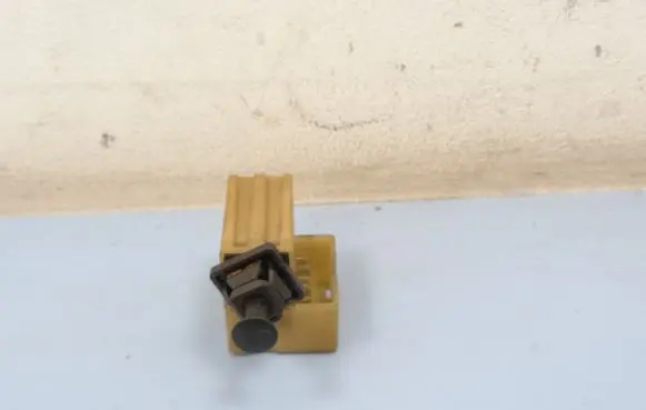 Jeep Grand Cherokee (WJ) Brake pedal sensor switch 04671335