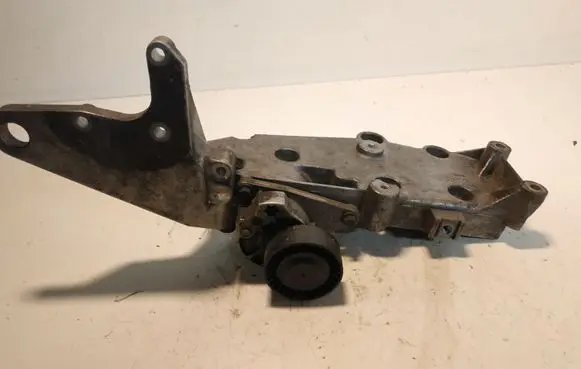 Volvo V70 Engine mounting bracket 9497106