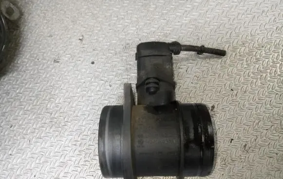 Skoda Octavia Mk2 (1Z) Mass air flow meter 0281002531 038906461B
