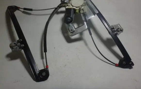 BMW 5 E39 Front window lifting mechanism without motor MCARS8252392 8252392