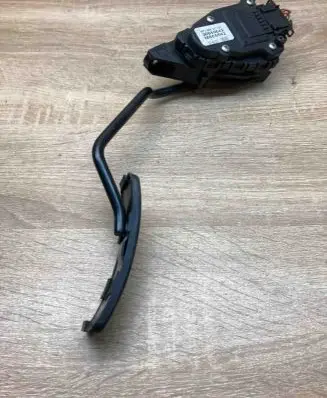 Volvo S40, V40 Accelerator throttle pedal 30865642 6PV008301 WithPlug